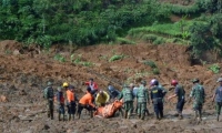 20 قتيلا و88 مفقودا في انزلاق التربة بإندونيسيا